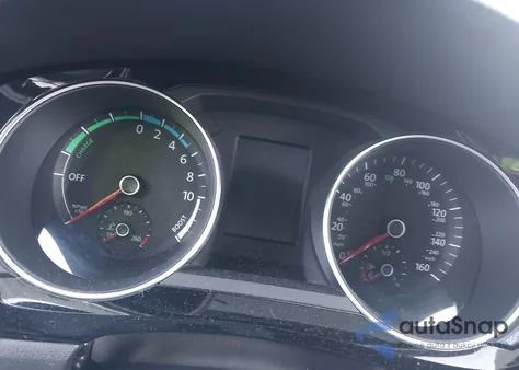 2016 Volkswagen Jetta Hybrid Sel Premium from USA, damaged, VIN 3VW637AJ5GM269486